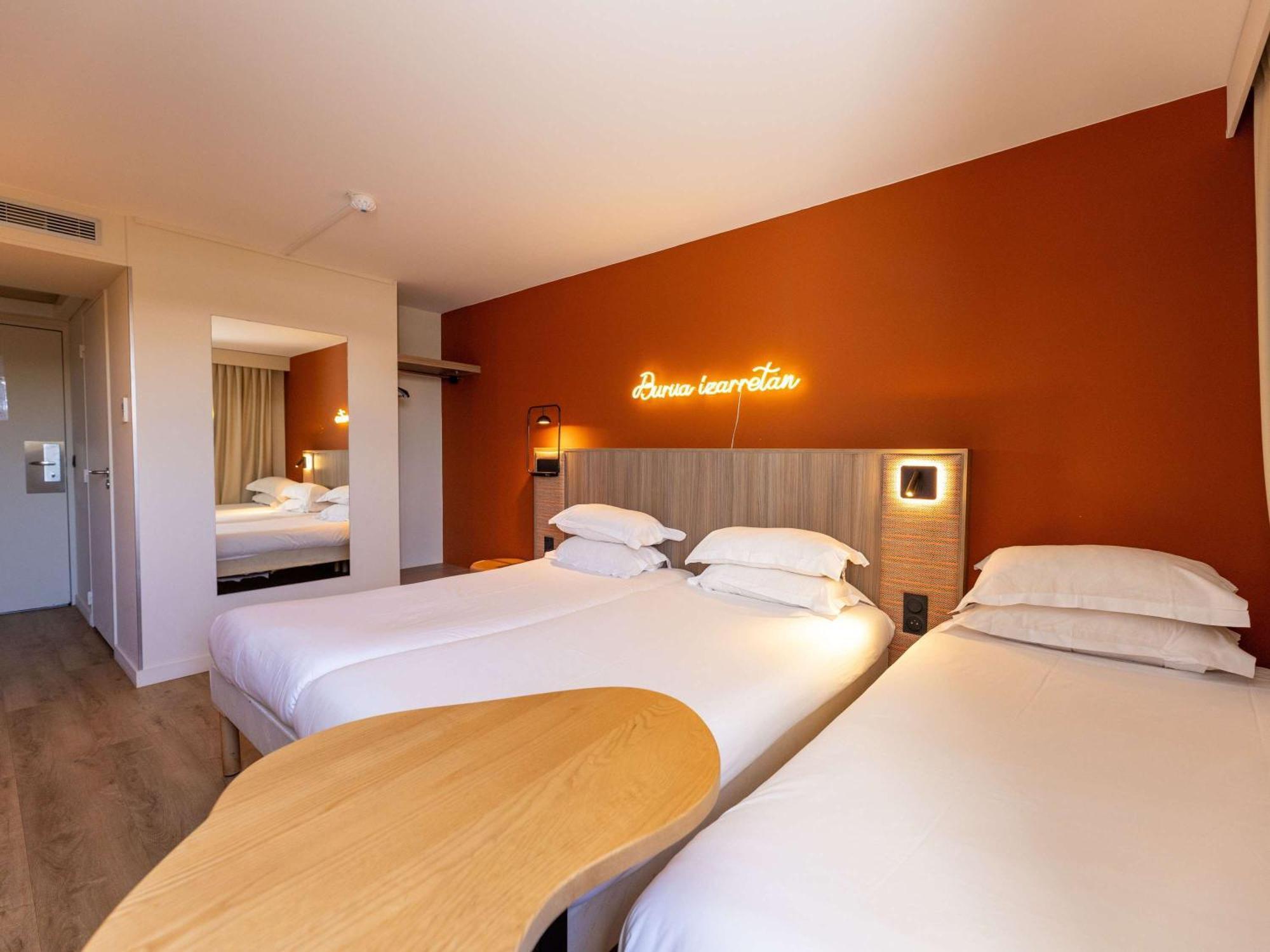 Hotel Donibane Saint-Jean-de-Luz Buitenkant foto